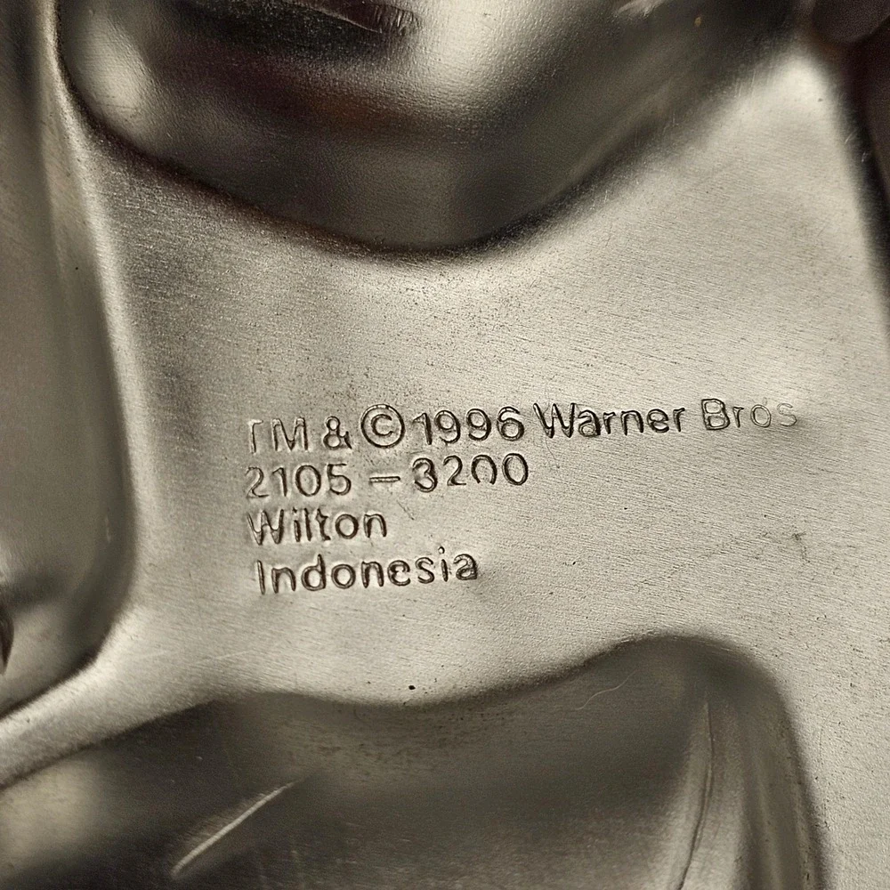 Wilton‎ Bugs Bunny Cake Pan Looney Tunes 1996 Vintage Aluminum 2105-3200 Silver